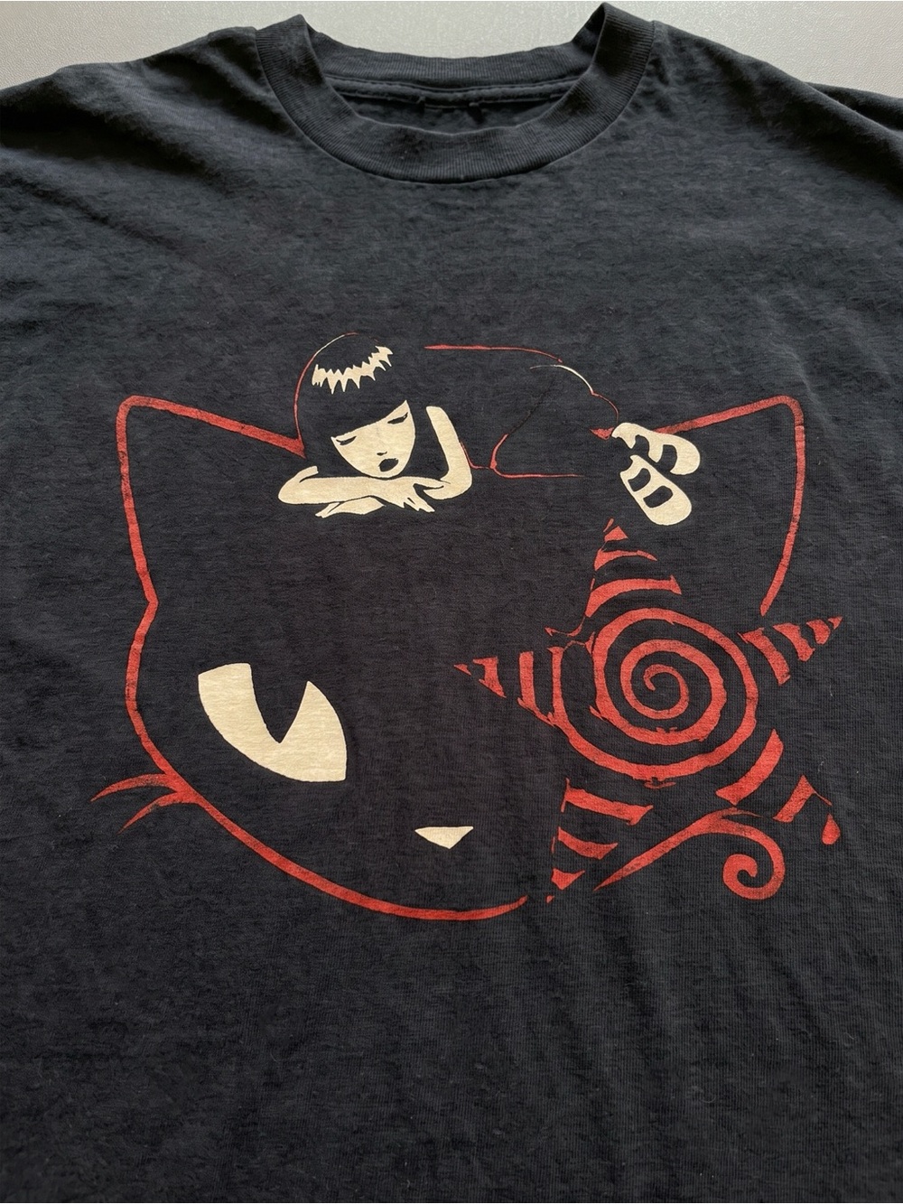 Y2K Mall Goth Anime Girl Black Cat Swirl Star Red & Black Graphic T-Shirt - Picture 2 of 2